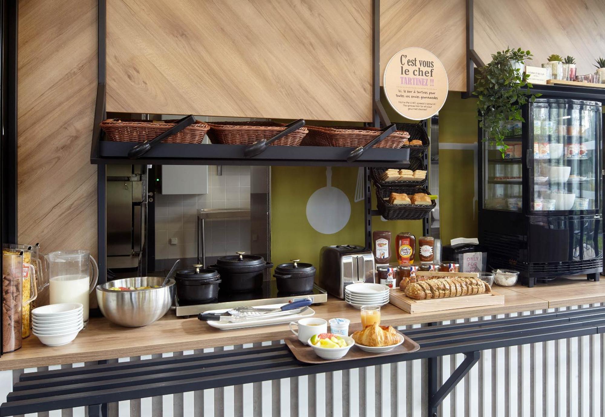 Rueil-malmaison Hotel 3*