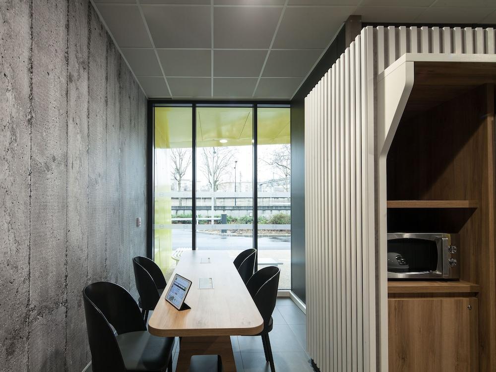 Rueil-malmaison Hotel 3*